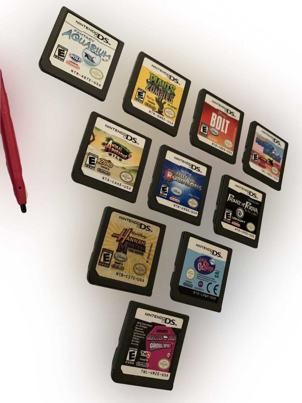 Nintendo DS Lite Magenta Portable Gaming System & bundle of Games - Picture 4 of 7